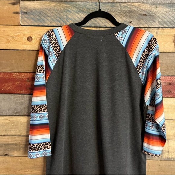 Play Me Some Koe Gray Aztec Print Raglan 3/4 Sleeve Top Size Large - Picture 5 of 8